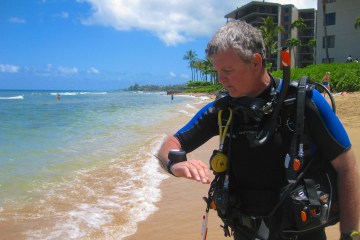 Maui scuba diver reviewing safety skills at the beach.